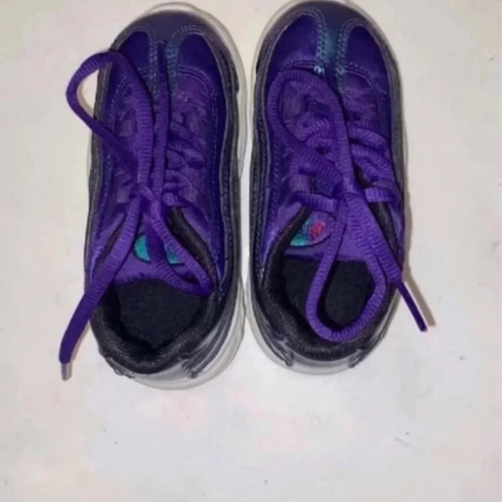 Baby boy air max Nike shoes. Size 8
Purple/green/blue I - Picture 3 of 7